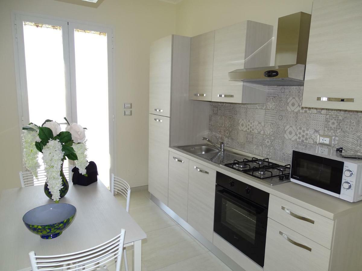 Linda Casa Vacanze Felline Buitenkant foto